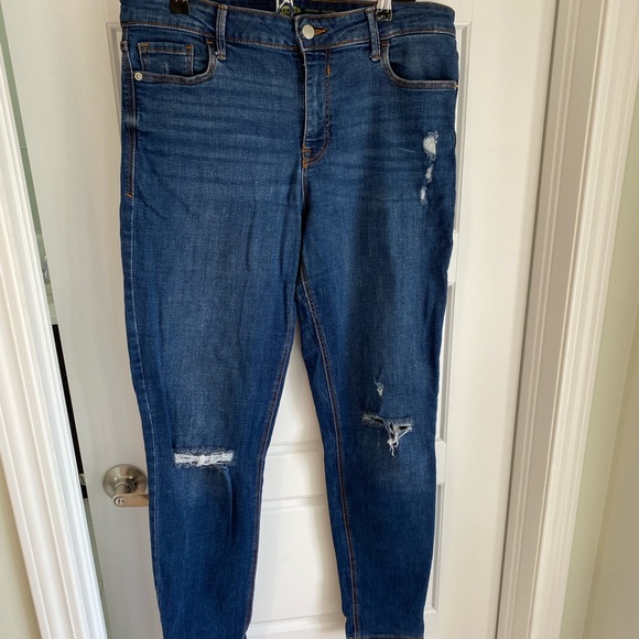 Old Navy Ripped Skinny Jeans (Tall) - Picture 3 of 9
